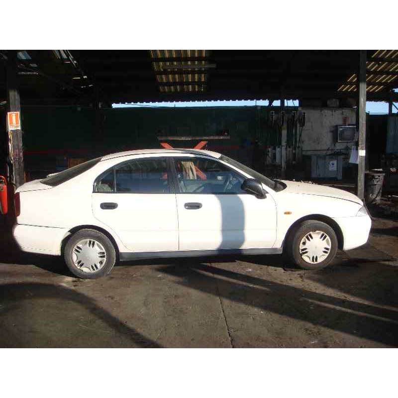 mitsubishi carisma berlina 4 (da0) del año 1997