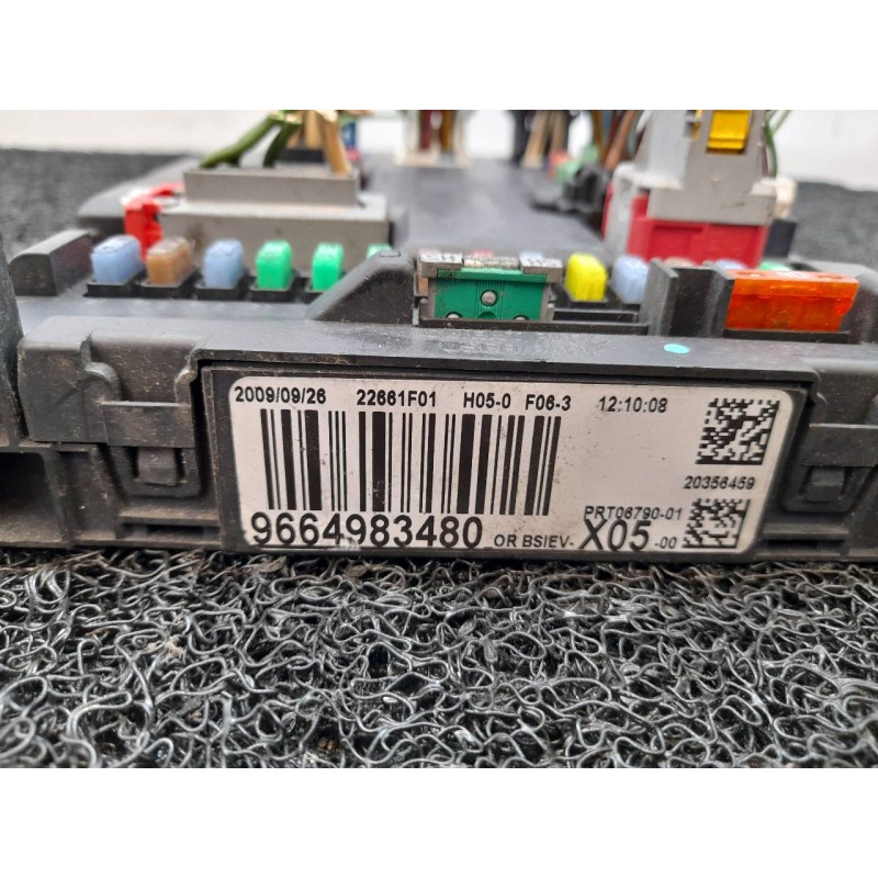 Recambio de caja reles / fusibles para citroën c3 picasso sx referencia OEM IAM 9664983480 - Blanco 2