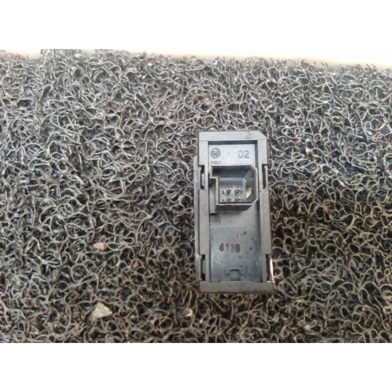 Recambio de mando elevalunas trasero derecho para opel astra h berlina cosmo referencia OEM IAM 13100377 - Negro 2