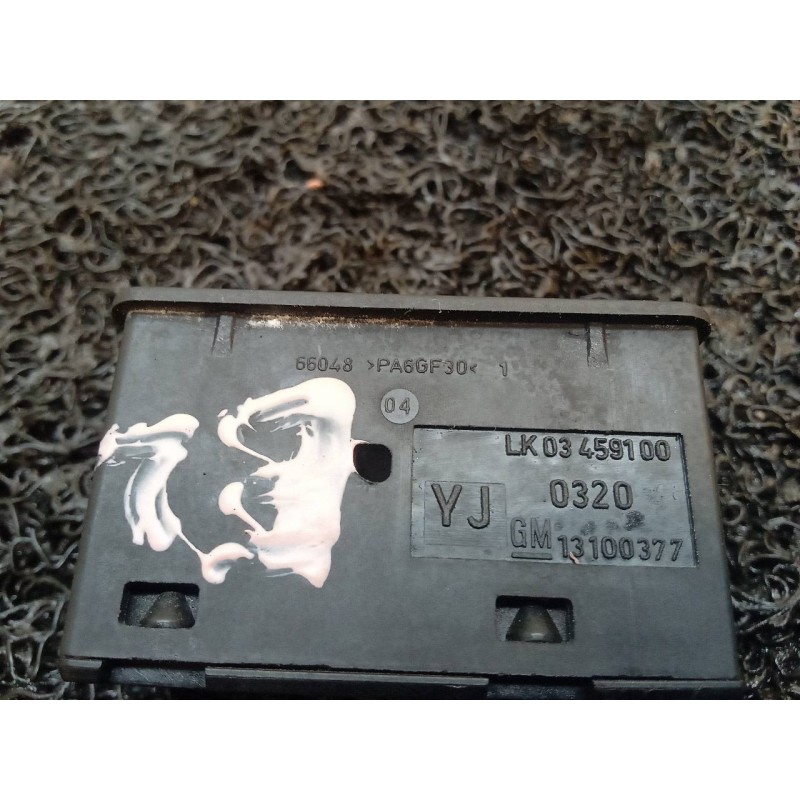 Recambio de mando elevalunas trasero derecho para opel astra h berlina cosmo referencia OEM IAM 13100377 - Negro 3