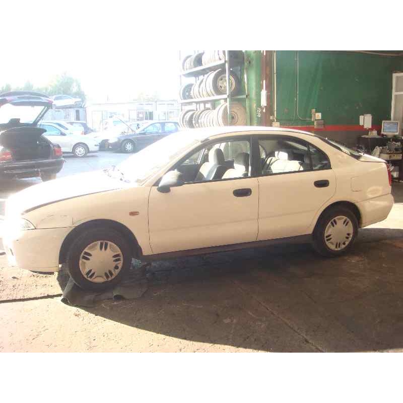mitsubishi carisma berlina 4 (da0) del año 1997