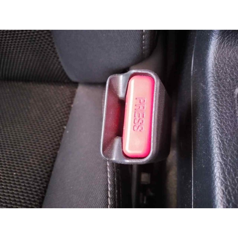 Recambio de enganche cinturon delantero derecho para subaru xv executive referencia OEM IAM   