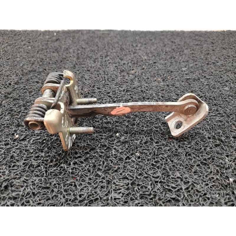 Recambio de retenedor puerta delantera derecha para dacia sandero laureate referencia OEM IAM   
