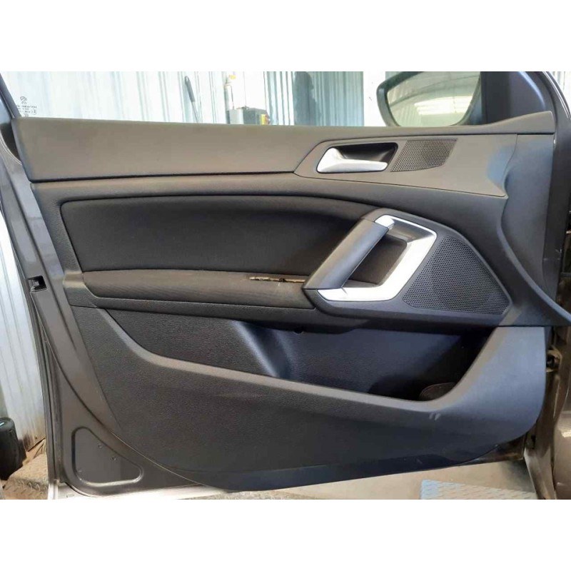 Recambio de guarnecido puerta delantera izquierda para peugeot 308 style referencia OEM IAM   