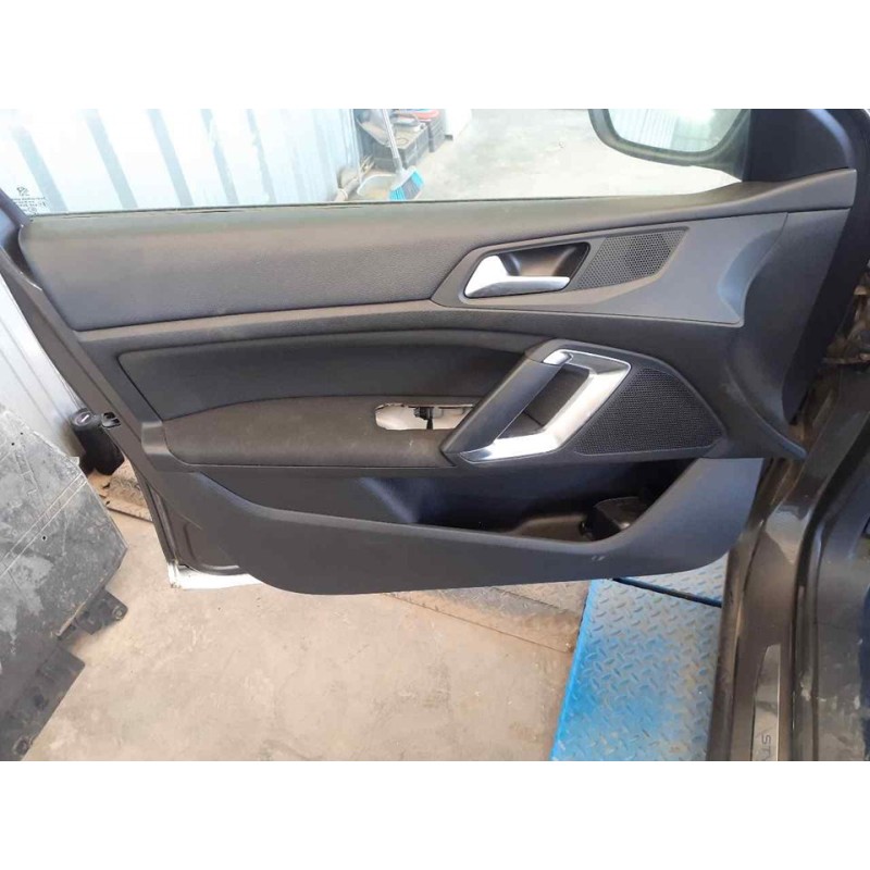 Recambio de guarnecido puerta delantera izquierda para peugeot 308 style referencia OEM IAM 2