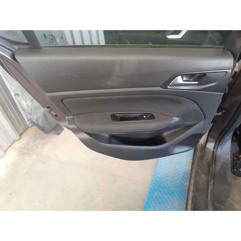 Recambio de guarnecido puerta trasera izquierda para peugeot 308 style referencia OEM IAM 2