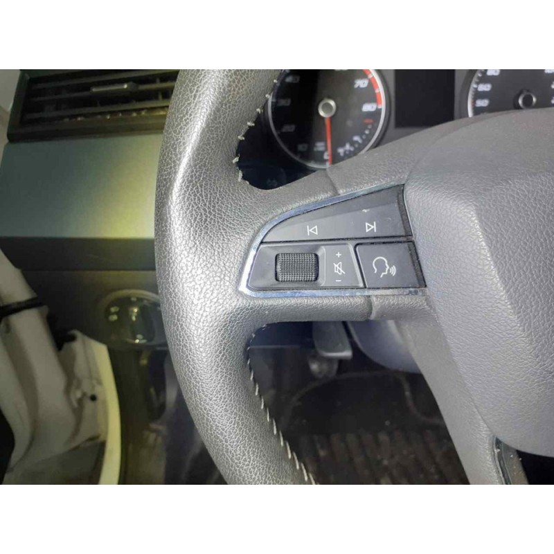 Recambio de volante para seat arona xcellence edition referencia OEM IAM - Blanco 6