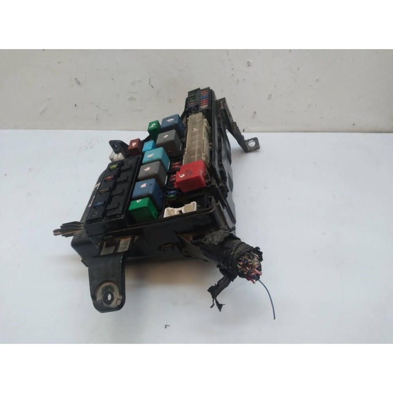 Recambio de caja reles / fusibles para toyota prius (nhw20) executive referencia OEM IAM - Blanco 2