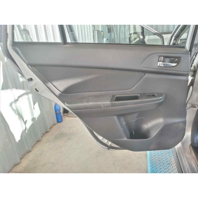 Recambio de guarnecido puerta trasera izquierda para subaru xv executive referencia OEM IAM   