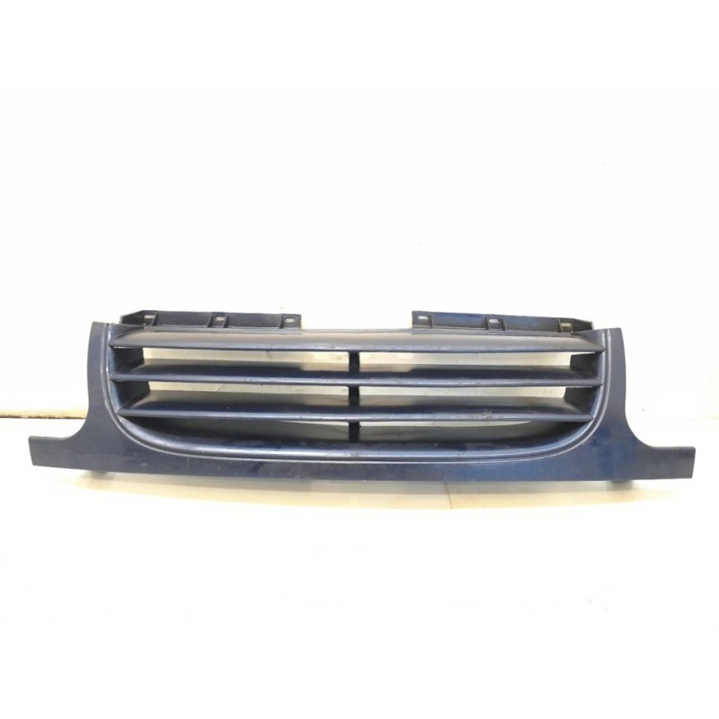 Recambio de rejilla delantera para tata safari 2.0 td referencia OEM IAM 269988506323 126406 