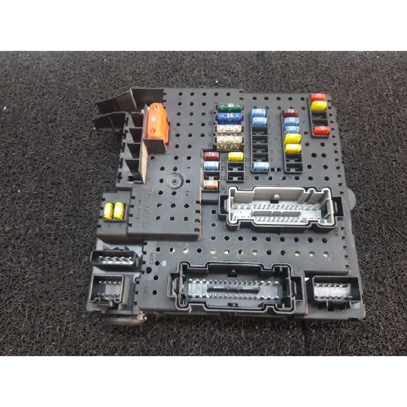 Recambio de caja reles / fusibles para volvo xc90 d5 momentum (136kw)(7 sitze) referencia OEM IAM 30786647 28080156 