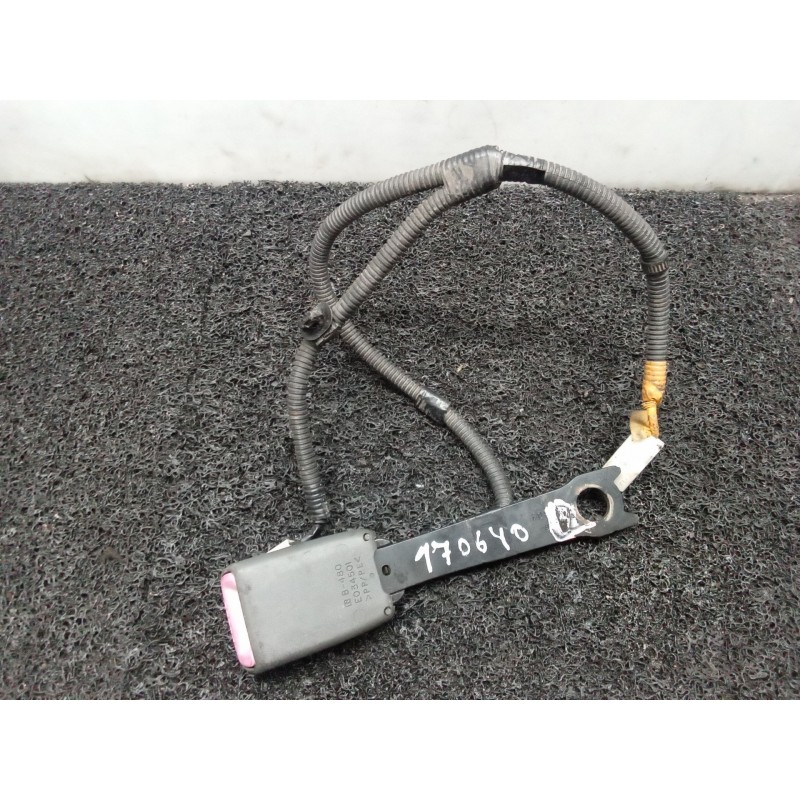 Recambio de enganche cinturon delantero derecho para toyota prius (nhw30) advance referencia OEM IAM E034501  