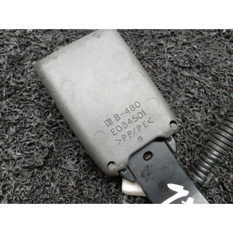Recambio de enganche cinturon delantero derecho para toyota prius (nhw30) advance referencia OEM IAM E034501 - Blanco 2