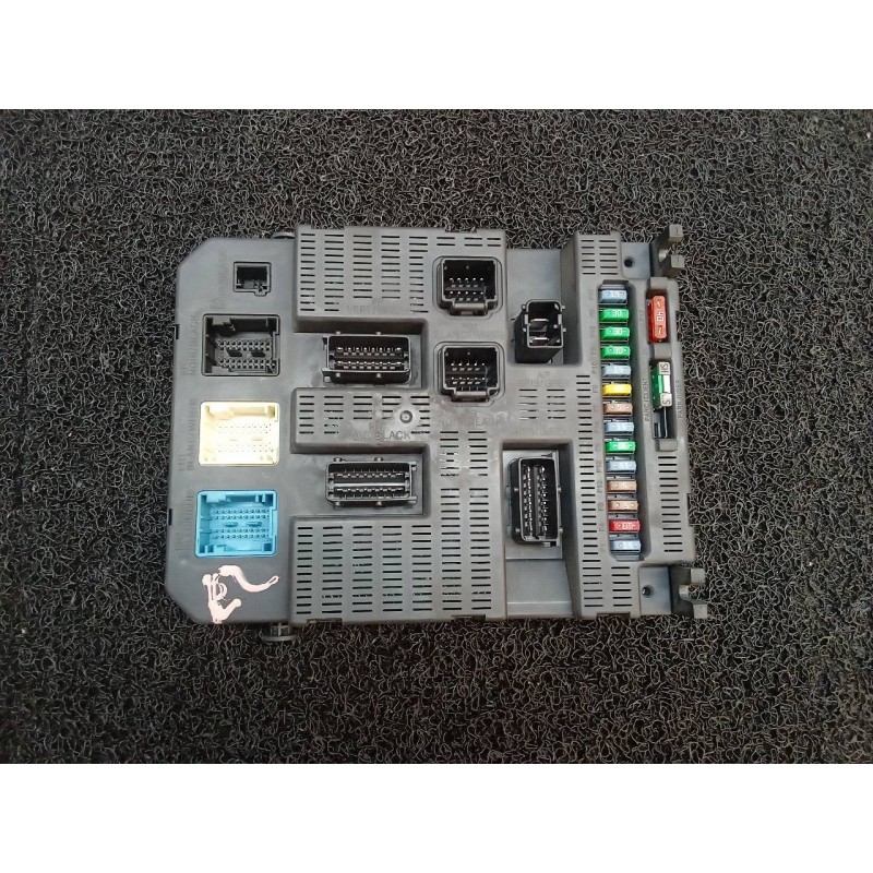 Recambio de caja reles / fusibles para peugeot 308 sport referencia OEM IAM 9663798180  