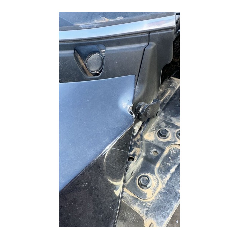 Recambio de capo para ssangyong tivoli limited 4x2 referencia OEM IAM 2