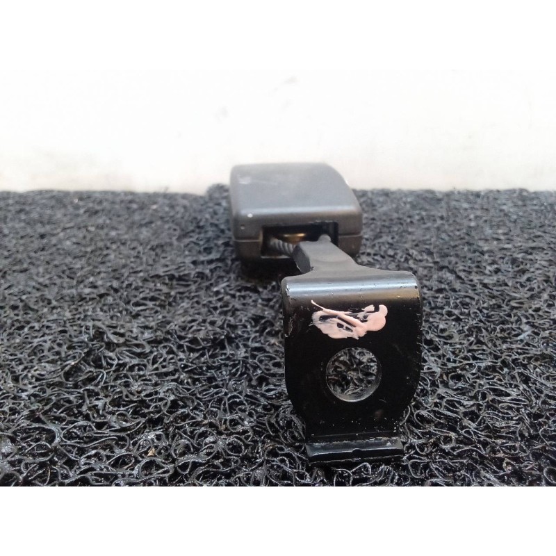 Recambio de enganche cinturon trasero derecho para opel astra h berlina cosmo referencia OEM IAM N13128019 F13128869 - Negro 4