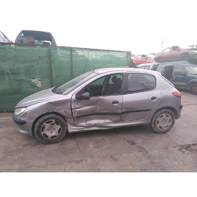 peugeot 206 berlina del año 2001