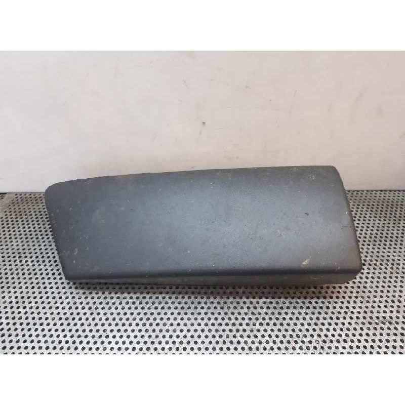 Recambio de molduras delanteras para renault clio grandtour business referencia OEM IAM   