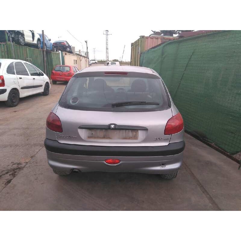 peugeot 206 berlina del año 2001