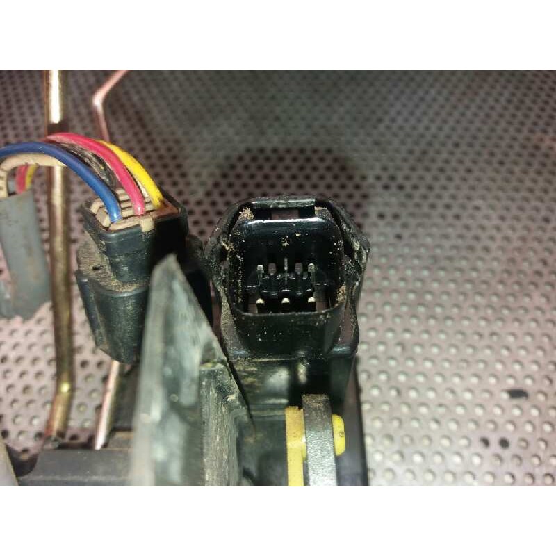 Recambio de cerradura puerta delantera derecha para hyundai getz (tb) 1.1 gl referencia OEM IAM - Blanco 2