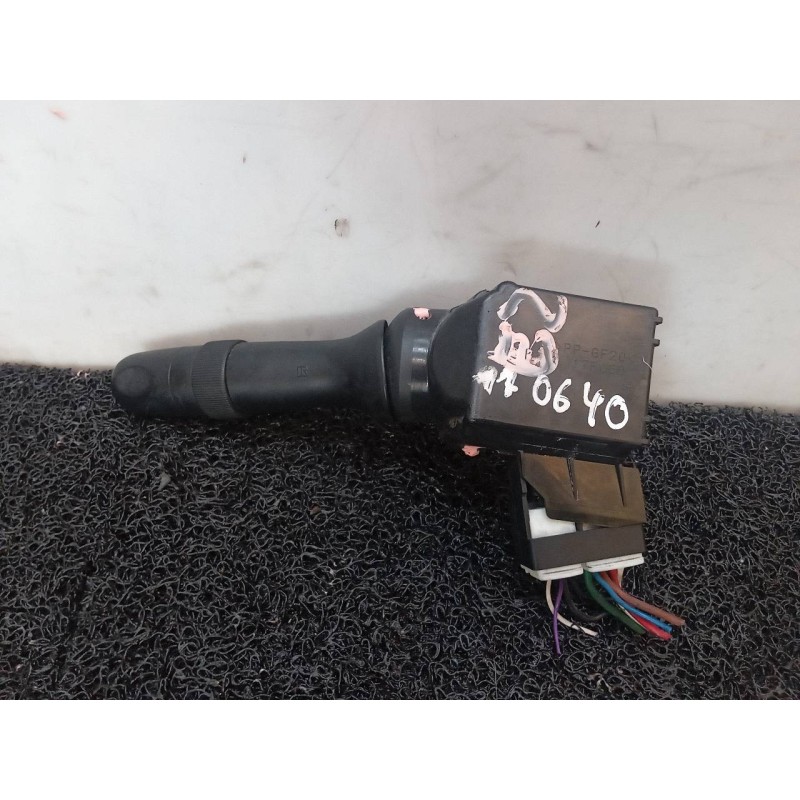 Recambio de mando limpia para toyota prius (nhw30) advance referencia OEM IAM 17F060 - Blanco 2