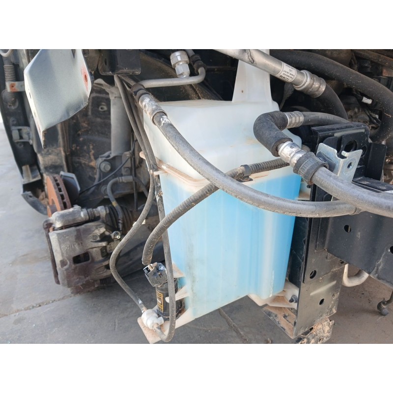 Recambio de deposito limpia para ssangyong tivoli limited 4x2 referencia OEM IAM 3