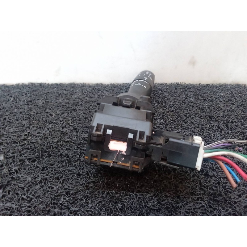 Recambio de mando limpia para toyota prius (nhw30) advance referencia OEM IAM 17F060 - Blanco 3