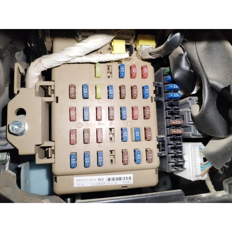 Recambio de caja reles / fusibles para subaru xv executive referencia OEM IAM 82201FJ010  