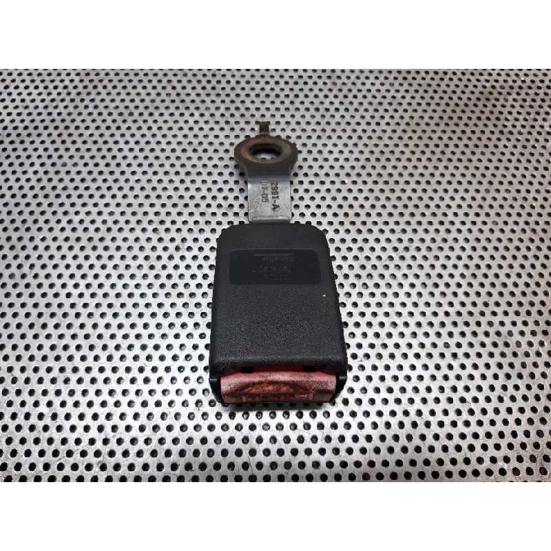 Recambio de enganche cinturon delantero izquierdo para dacia logan básico referencia OEM IAM 138702 06090511 