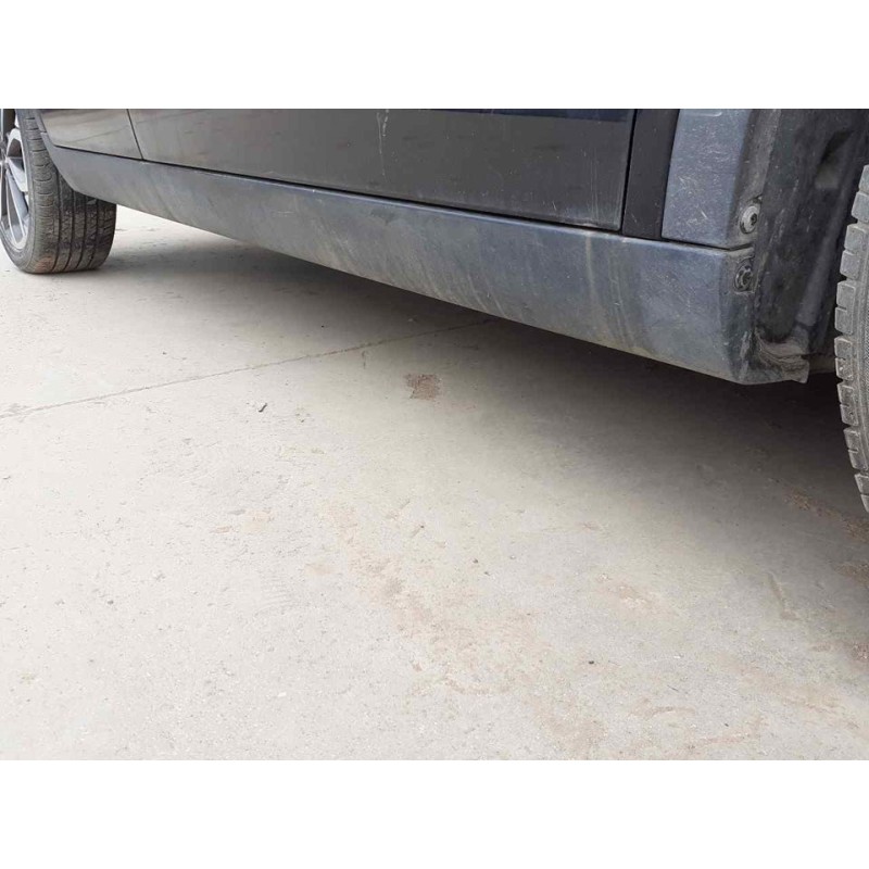 Recambio de faldon lateral para ssangyong tivoli limited 4x2 referencia OEM IAM 3