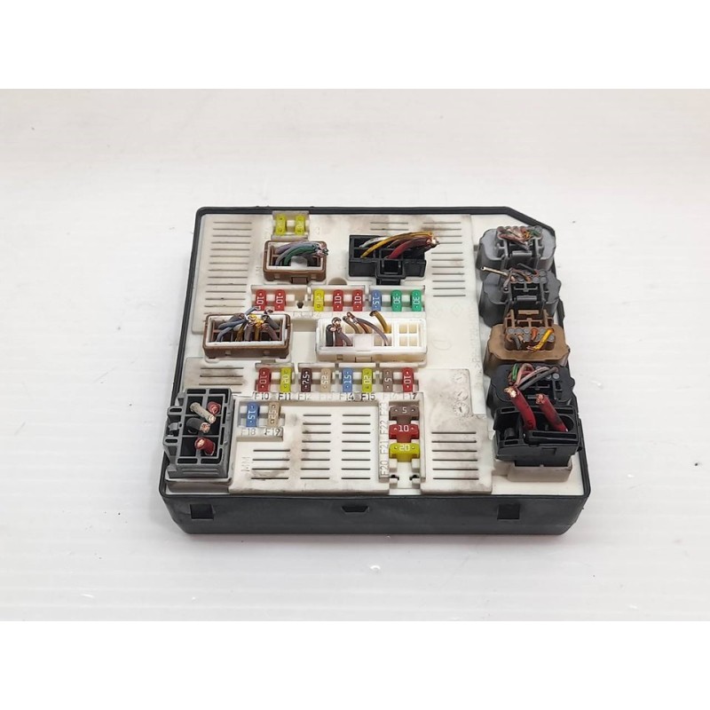 Recambio de caja reles / fusibles para renault megane iii berlina 5 p dynamique referencia OEM IAM 284B60008R  