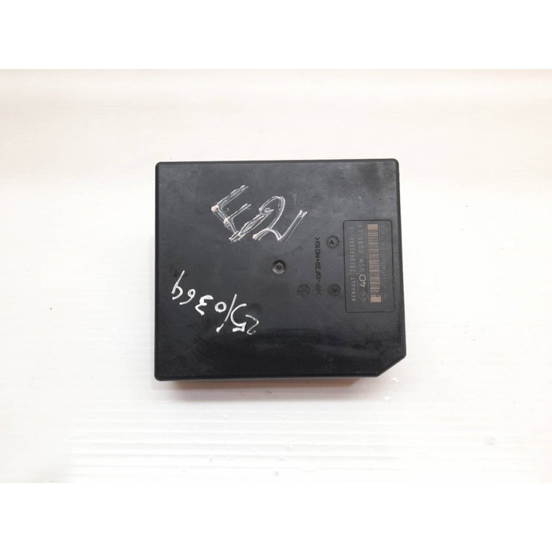 Recambio de caja reles / fusibles para renault megane iii berlina 5 p dynamique referencia OEM IAM 284B60008R 3