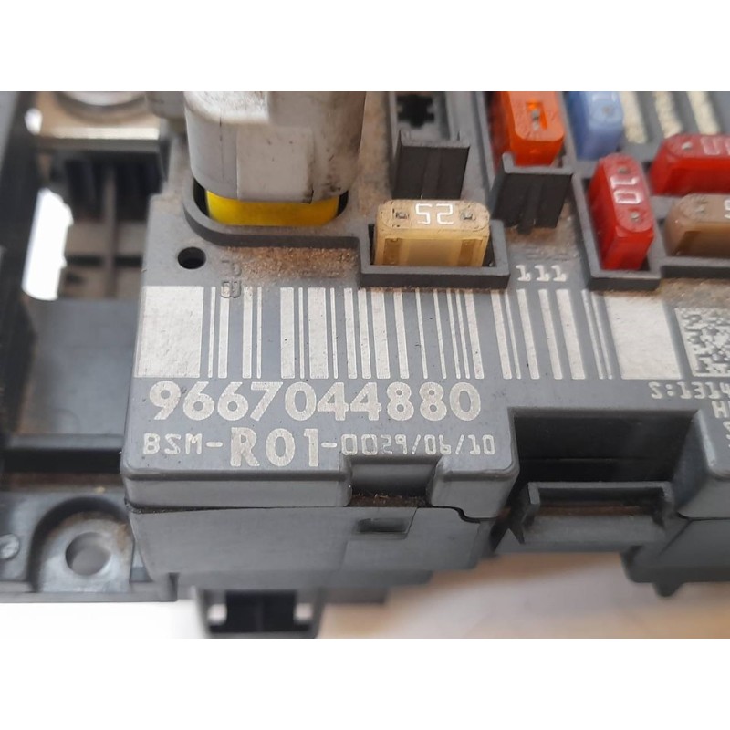 Recambio de caja reles / fusibles para citroën c4 grand picasso exclusive referencia OEM IAM 9667044880 - Negro 2