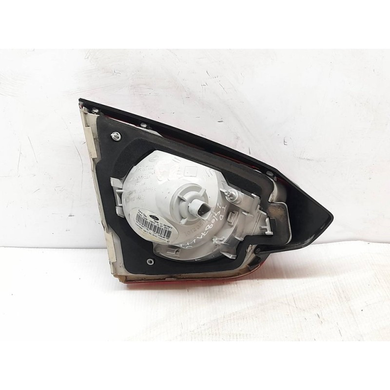 Recambio de piloto trasero derecho interior para ford kuga (cbv) titanium 4x2 referencia OEM IAM 8V4113A602AD - Blanco 2