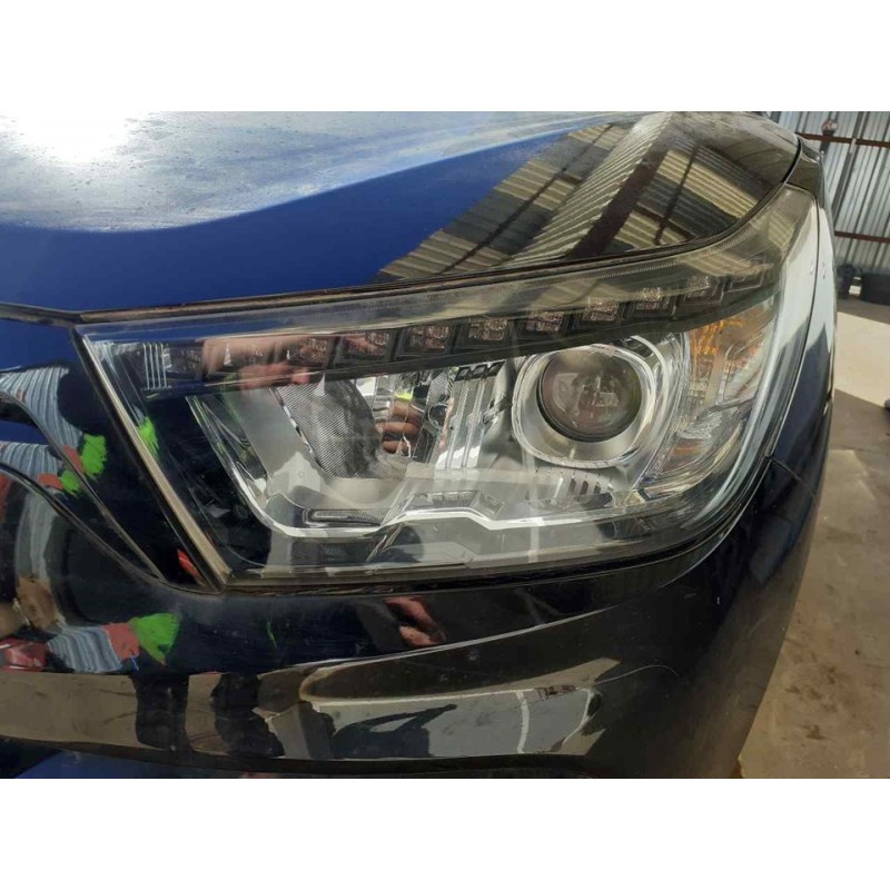 Recambio de faro izquierdo para ssangyong tivoli limited 4x2 referencia OEM IAM 8310135300  