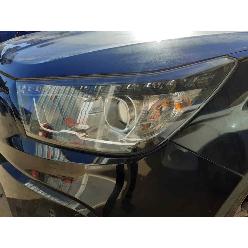Recambio de faro izquierdo para ssangyong tivoli limited 4x2 referencia OEM IAM 8310135300 2