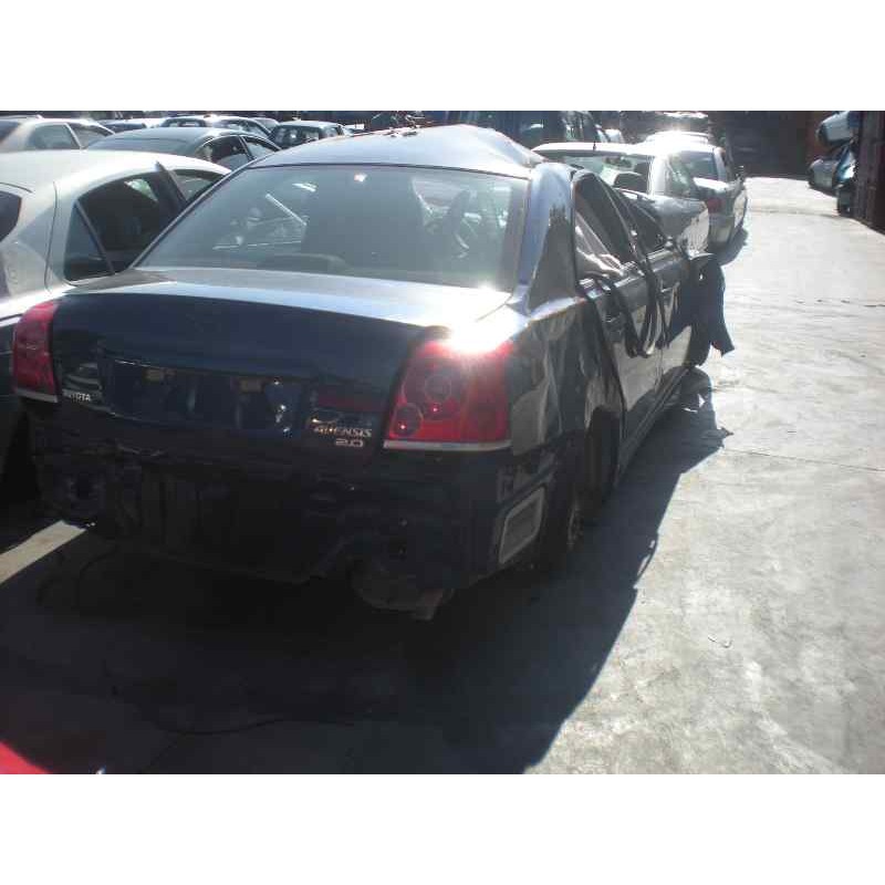 toyota avensis berlina (t25) del año 2003