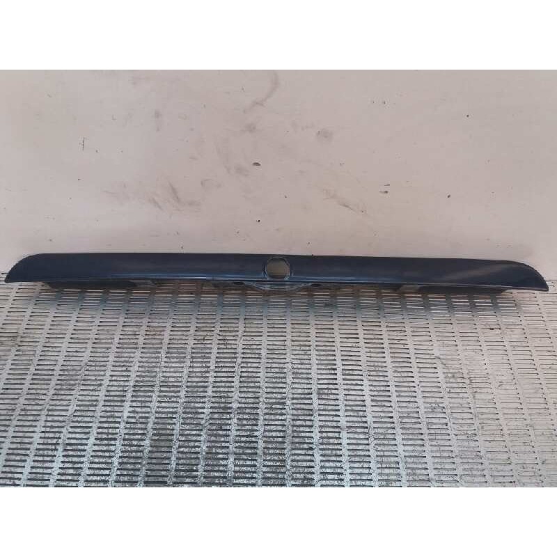 Recambio de molduras traseras para bmw serie 3 berlina (e36) 1.7 turbodiesel cat referencia OEM IAM   