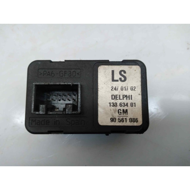 Recambio de mando elevalunas delantero izquierdo para opel astra g berlina elegance referencia OEM IAM 13363401 90561086 4