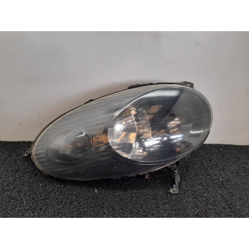 Recambio de faro derecho para nissan micra (k12e) acenta referencia OEM IAM 26010AX705  