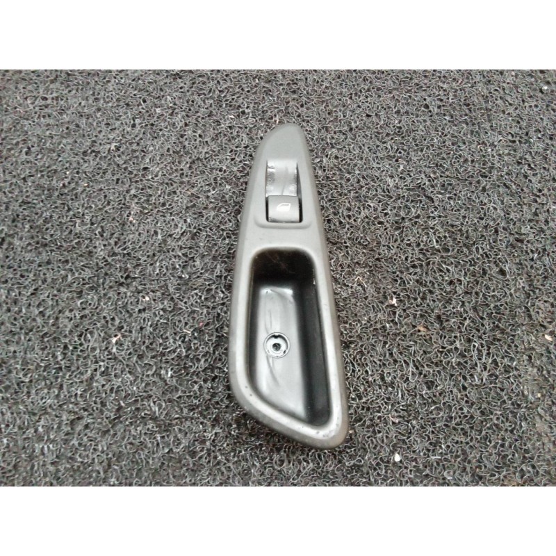 Recambio de mando elevalunas trasero derecho para peugeot 308 premium referencia OEM IAM 11688  