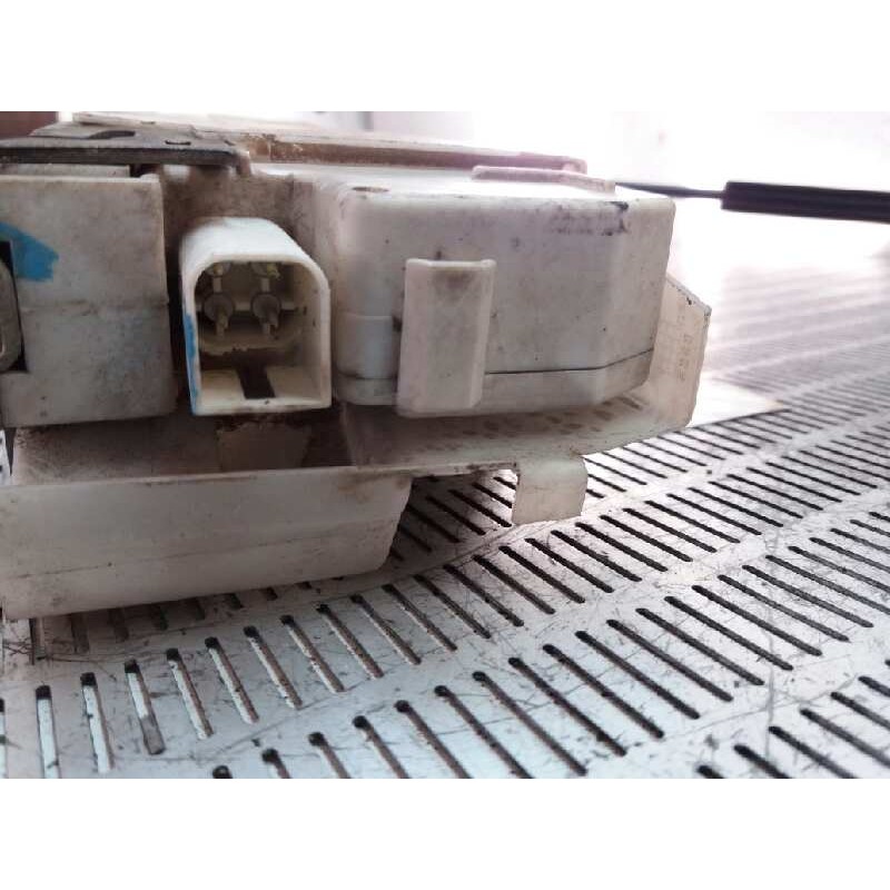 Recambio de cerradura puerta trasera derecha para ford fiesta berlina referencia OEM IAM 5