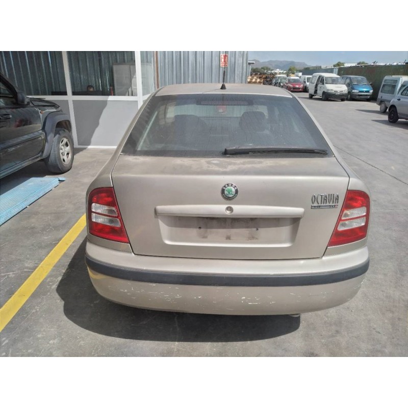 skoda octavia berlina (1u2) del año 2004