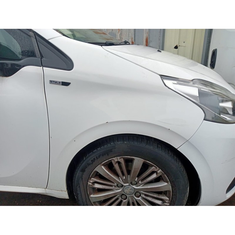 Recambio de aleta delantera derecha para peugeot 208 style referencia OEM IAM   