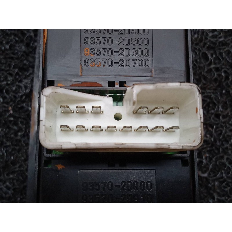 Recambio de mando elevalunas delantero izquierdo para hyundai elantra (xd) 2.0 crdi gls full (5-ptas.) referencia OEM IAM 935702 4
