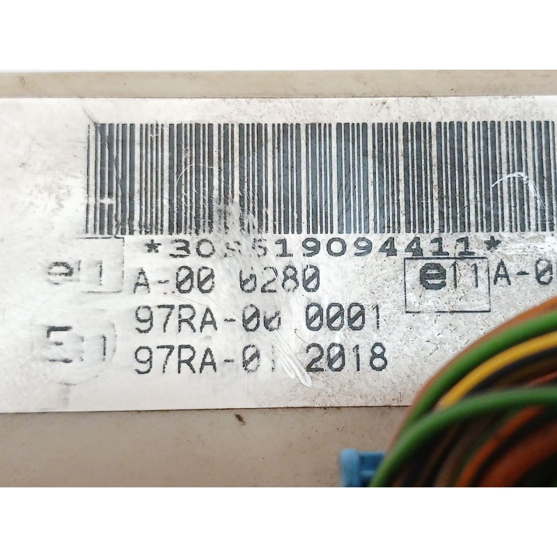 Recambio de caja reles / fusibles para ford focus berlina (cap) ghia referencia OEM IAM 97RA000001 30S519094411 97RA012018 2