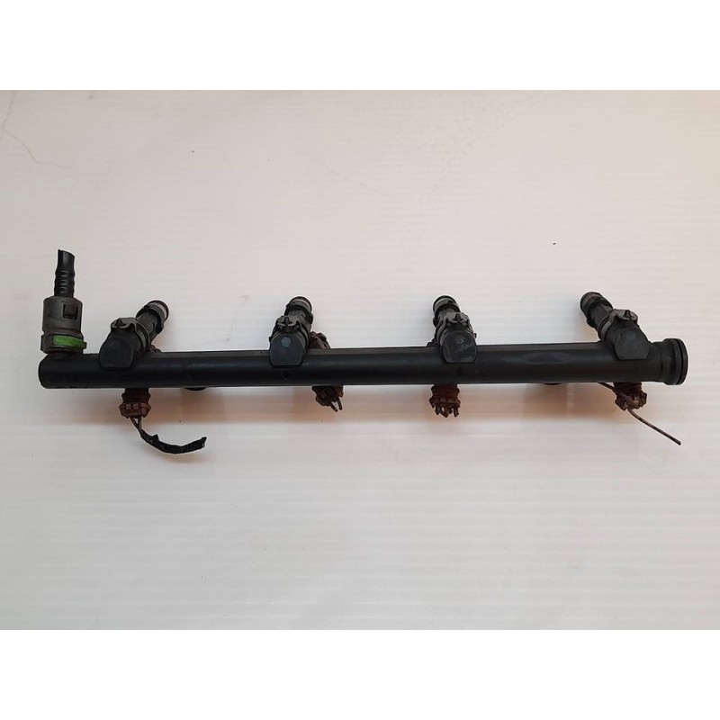 Recambio de rampa inyectora para dacia dokker ambiance referencia OEM IAM 8200494284  