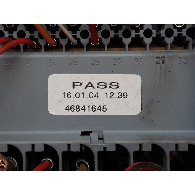 Recambio de caja reles / fusibles para fiat panda (169) 1.2 cat referencia OEM IAM 46841645 - Rojo 2
