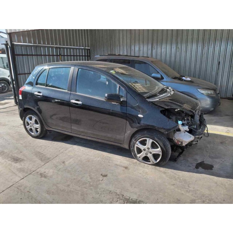 toyota yaris del año 2010