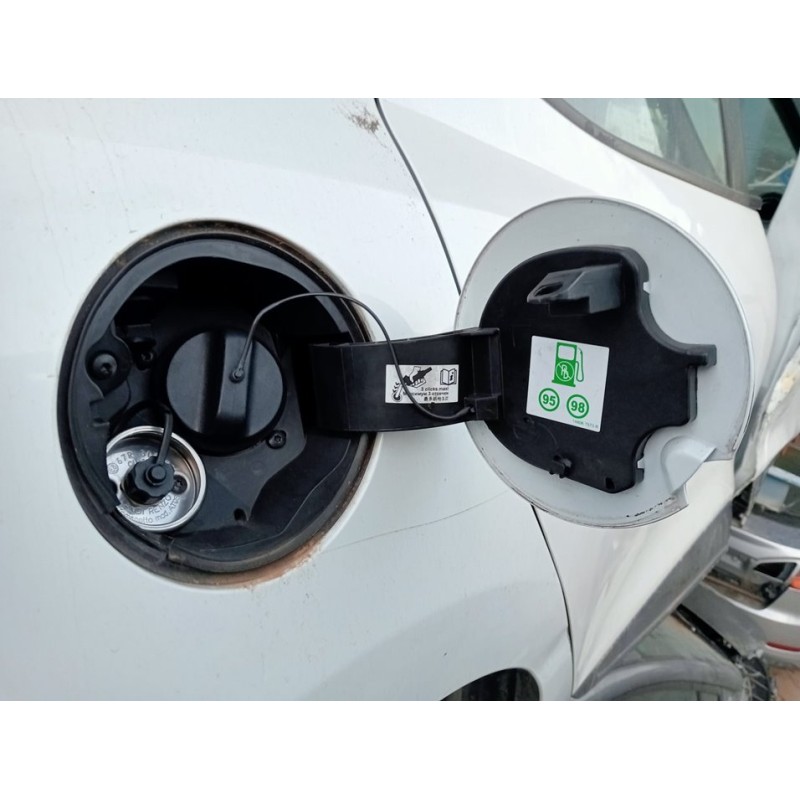 Recambio de tapa exterior combustible para renault clio iv limited referencia OEM IAM - Blanco 2